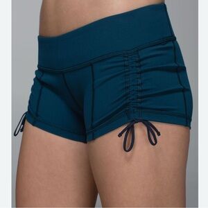 Lululemon Hot Hot Short Alberta Lake Color Size 4 Ruched Blue Run Shorts